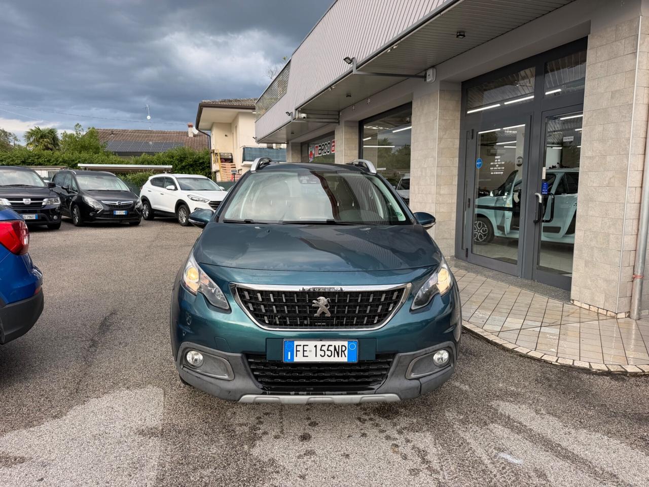 Peugeot 2008 1.2 Turbo Benzina Neopatentati