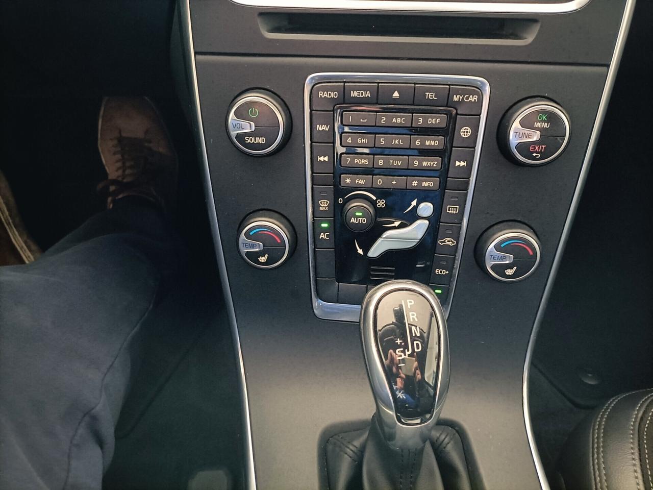 Volvo V60 2.0 D3 150 CV Geartronic R-design - 06/2016