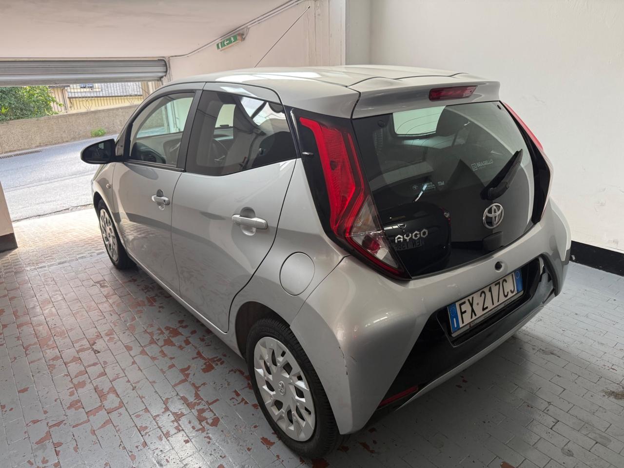 Toyota Aygo 1.0 VVT-i 72 CV 5 porte x-clusiv MMT