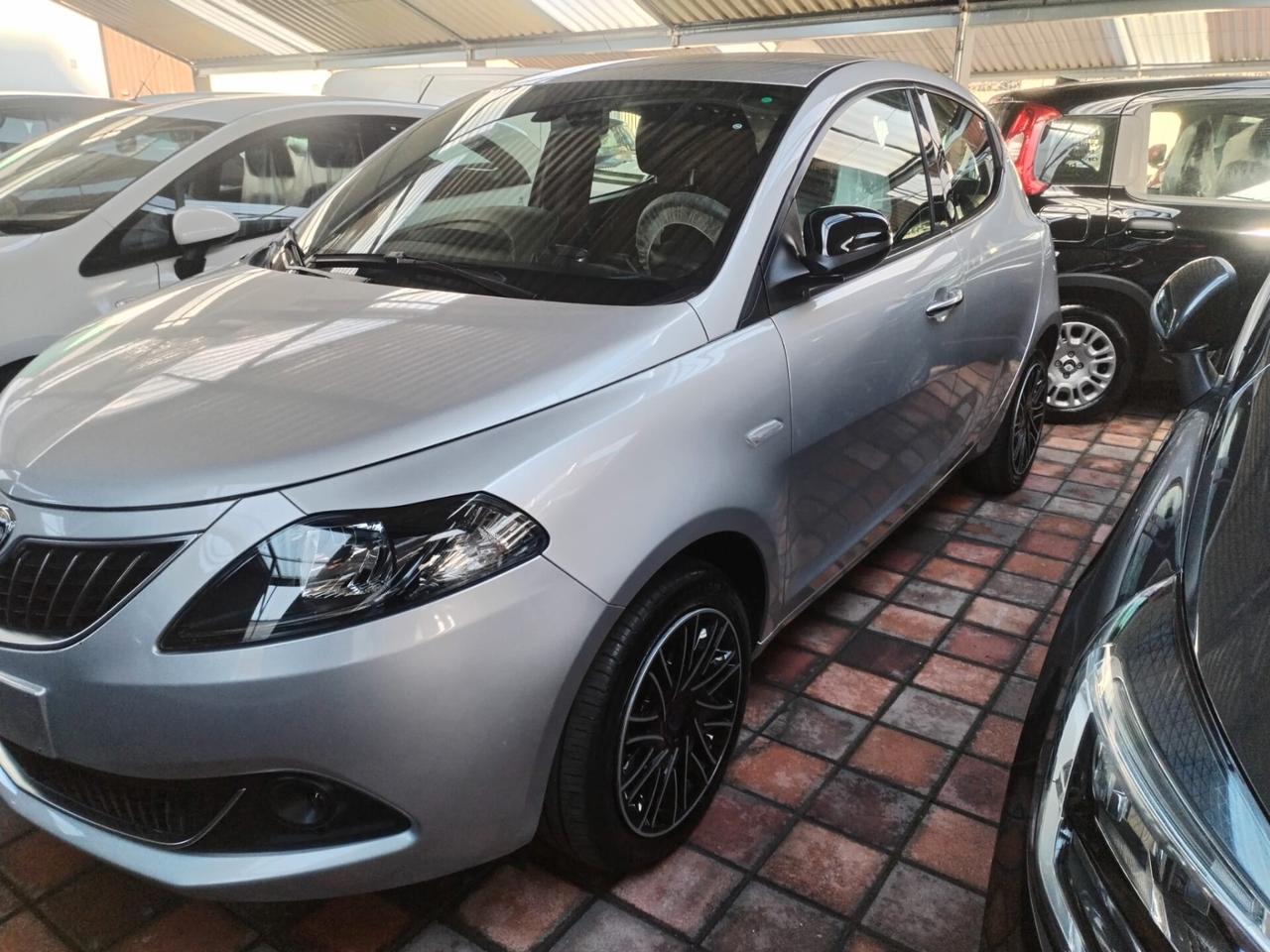 Lancia Ypsilon 1.0 FireFly 5 porte S&S Hybrid Ecochic Gold