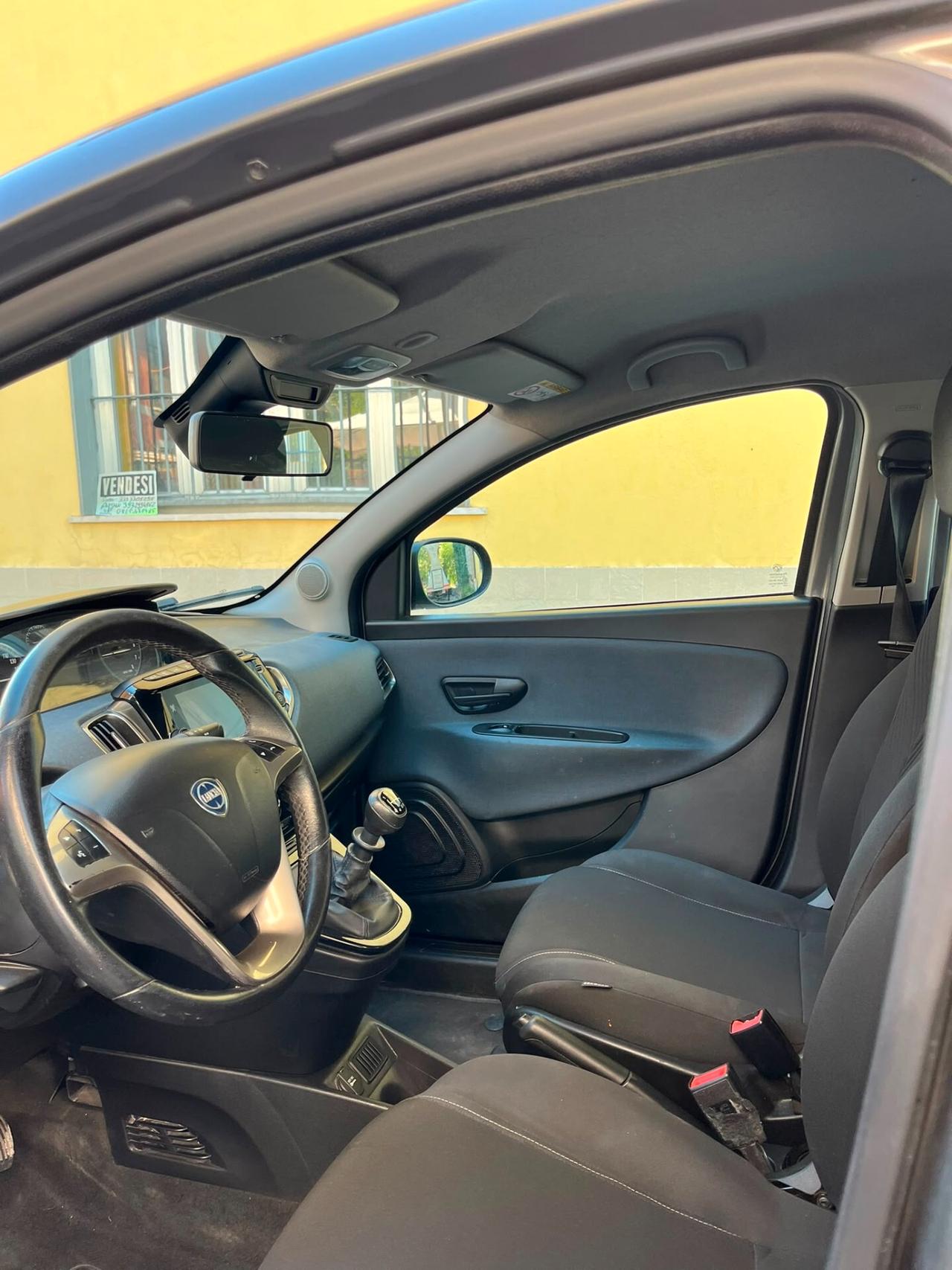 Lancia Ypsilon 1.0 Hybrid Gold