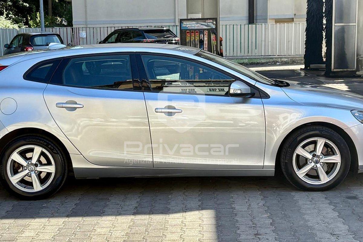 VOLVO V40 D2 R-design Kinetic