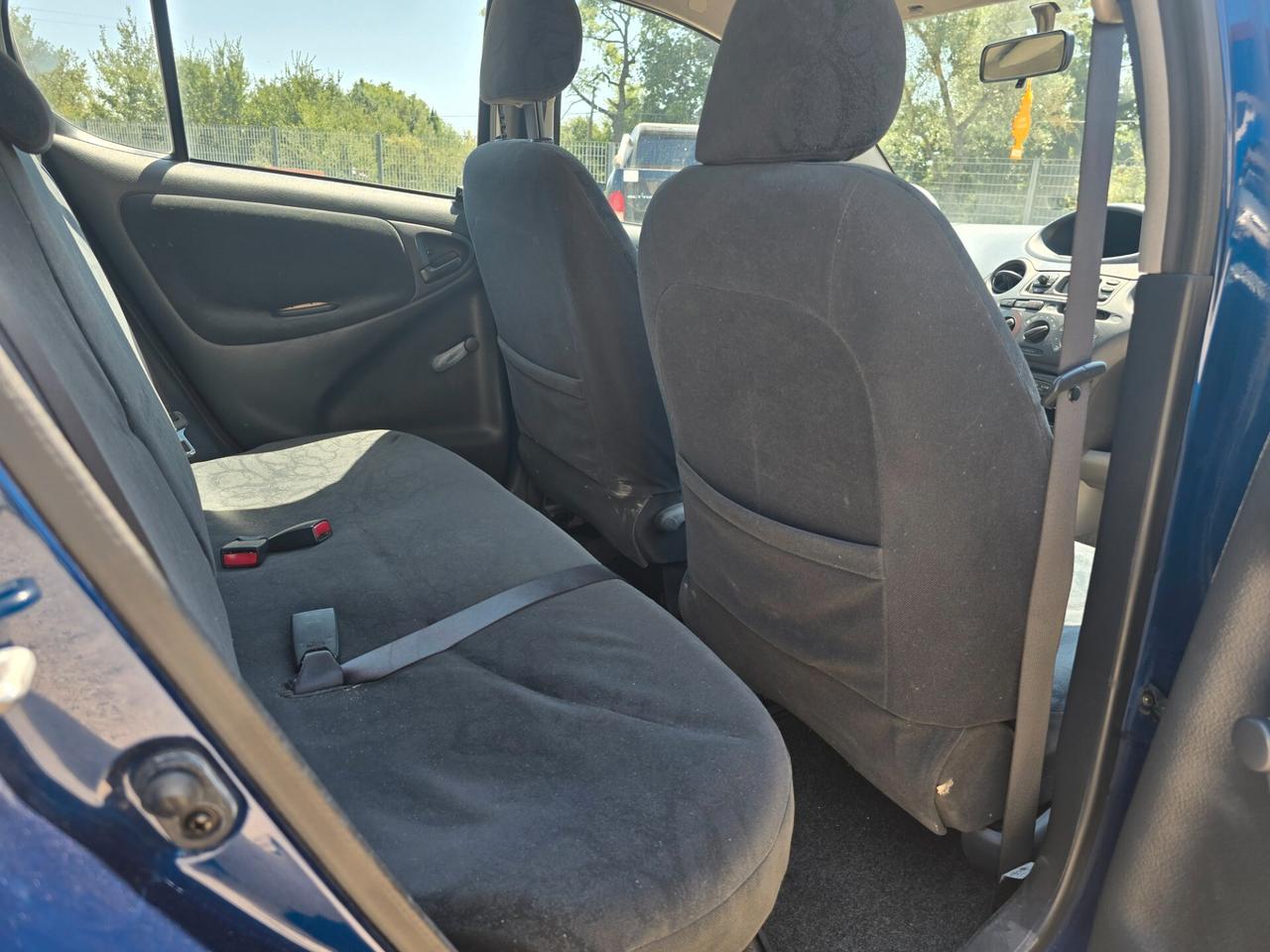 Toyota Yaris 1.0i 16V cat 5 porte Sol 68cv