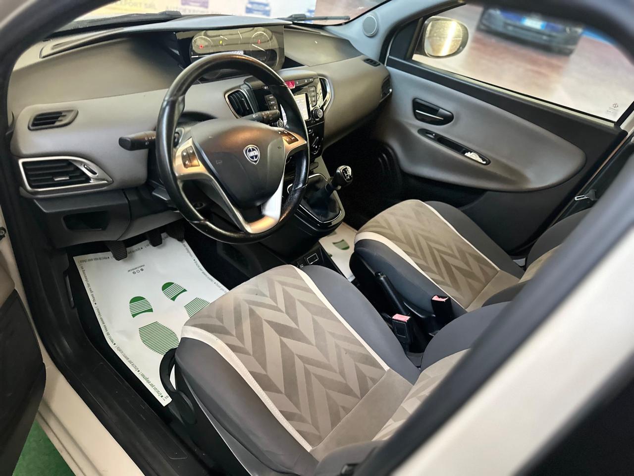 Lancia Ypsilon 1.2 69 CV/2017/ok neopatentati