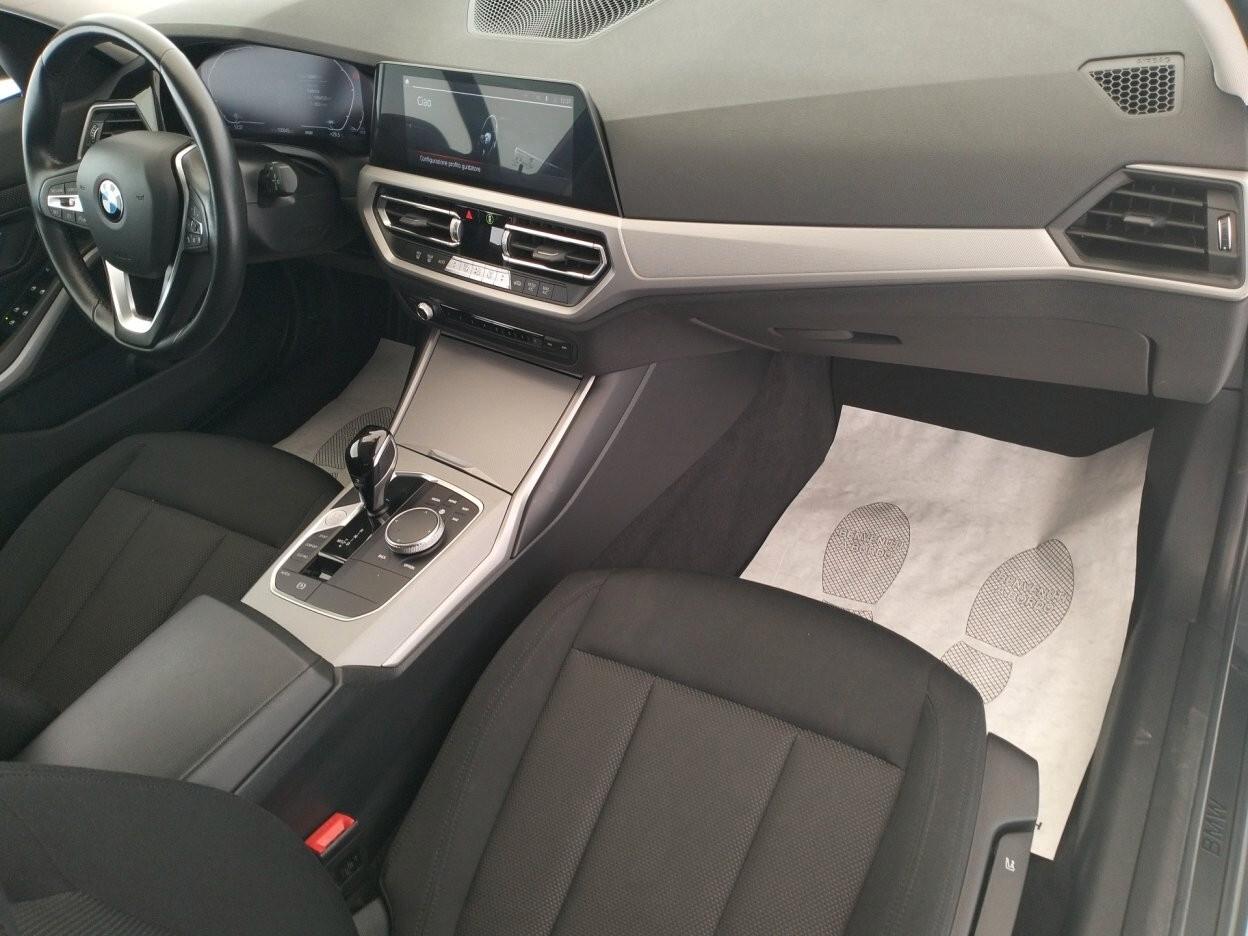 BMW 318d Touring mhev 48V Business Advantage auto - IVA ESPOSTA