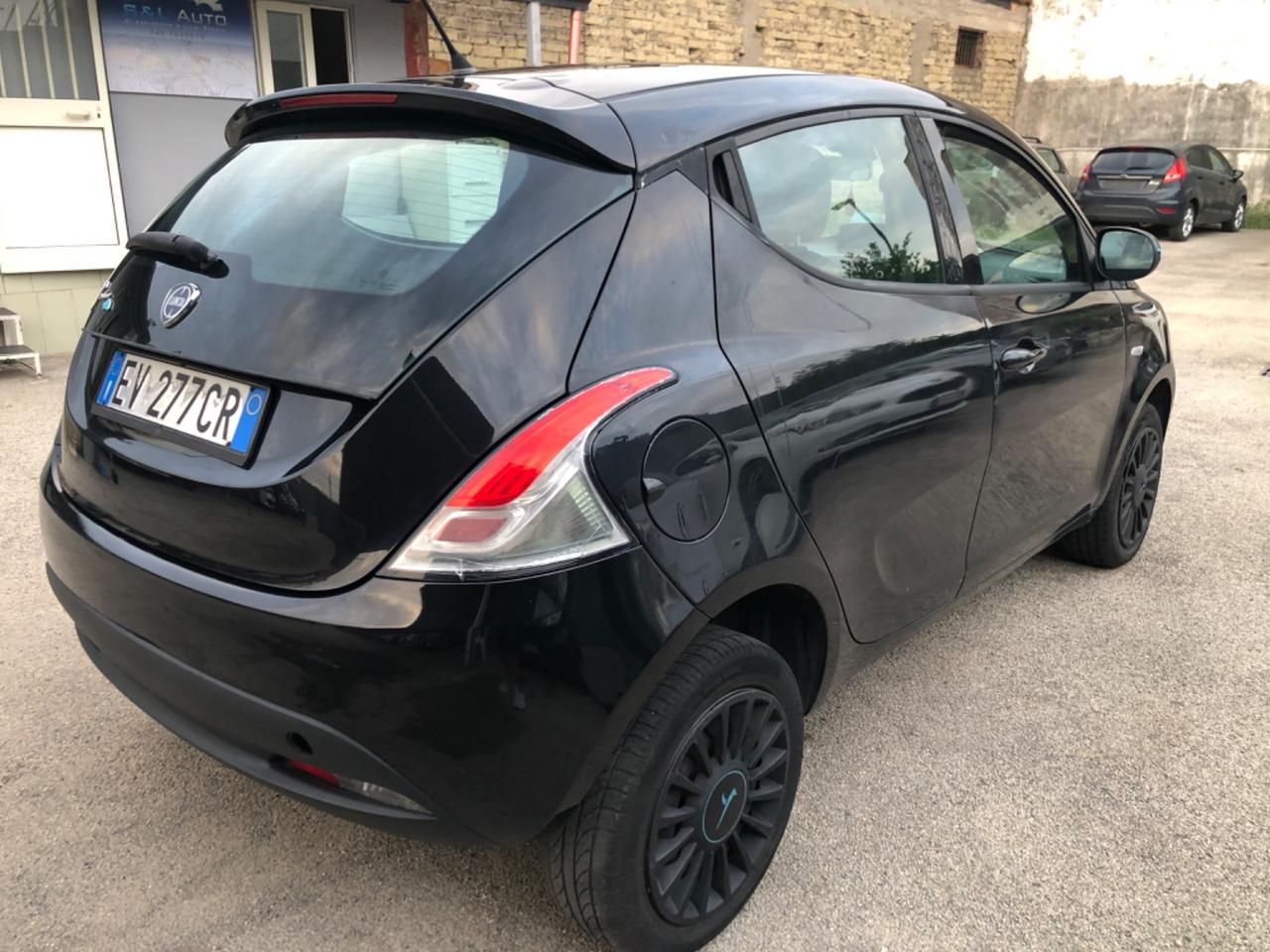 Ypsilon 0.9 85 CV Metano Ecochic Gold 2014