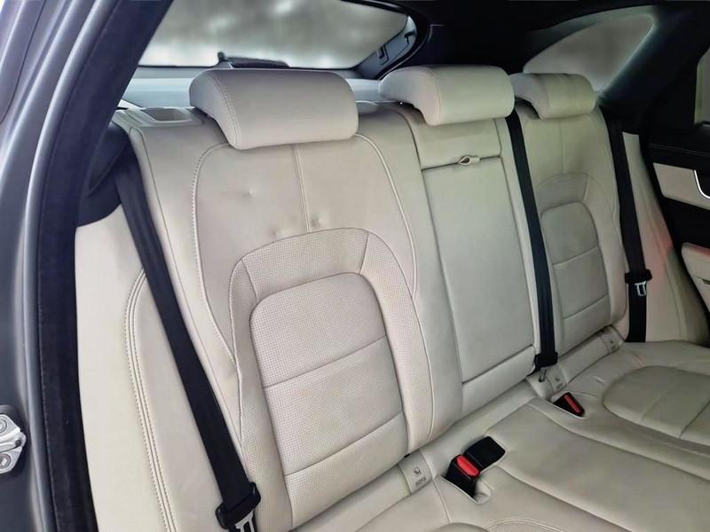 JAGUAR F-PACE 2.0 P250 R-DYNAMIC BLACK AUTO 4WD