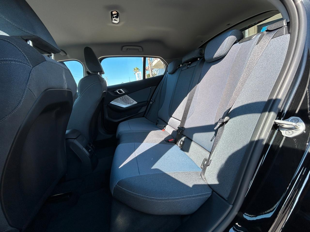 BMW 118d auto KM 0