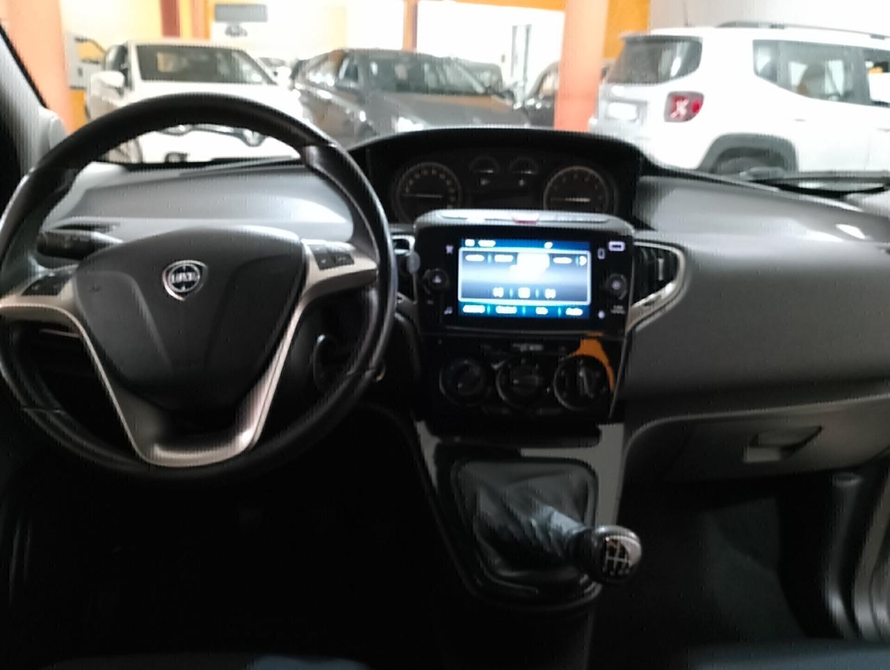 Lancia Ypsilon 1.0 FireFly 5 porte S&S Hybrid Ecochic Gold