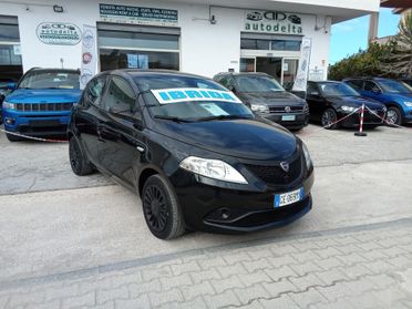 Lancia Ypsilon 1.0 S&S Hybrid Silver