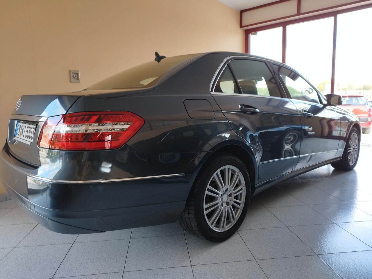 Mercedes-benz E 220 CDI BlueEFFICIENCY Elegance