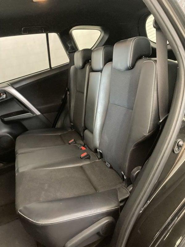 Toyota RAV4 Rav4 2.0 d-4d Lounge 2wd mt my17