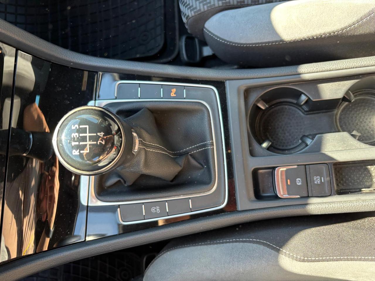 Volkswagen Golf 2.0 TDI 5p. R Line