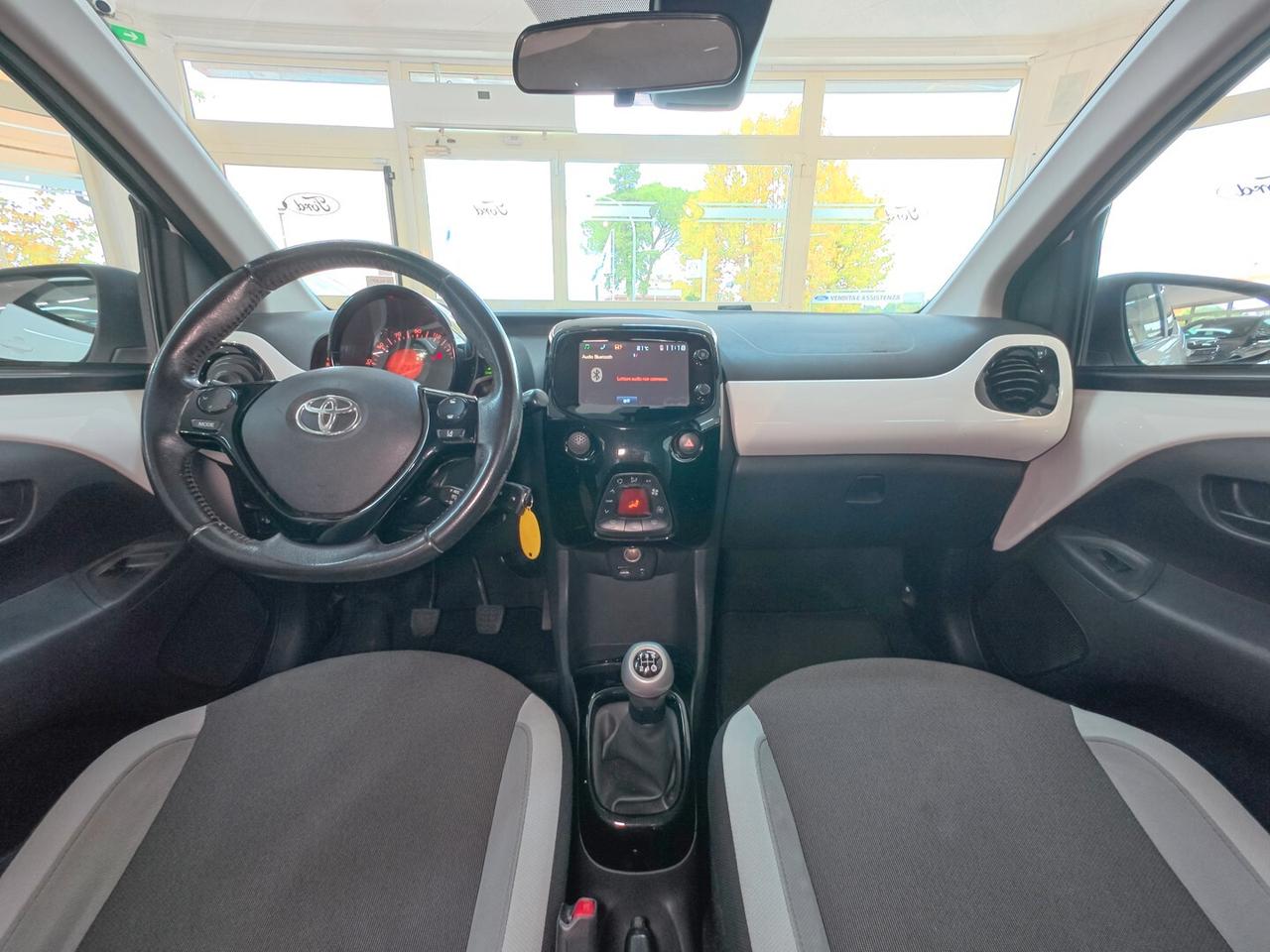 Toyota Aygo 1.0 VVT-i 69 CV 5 porte x-cool