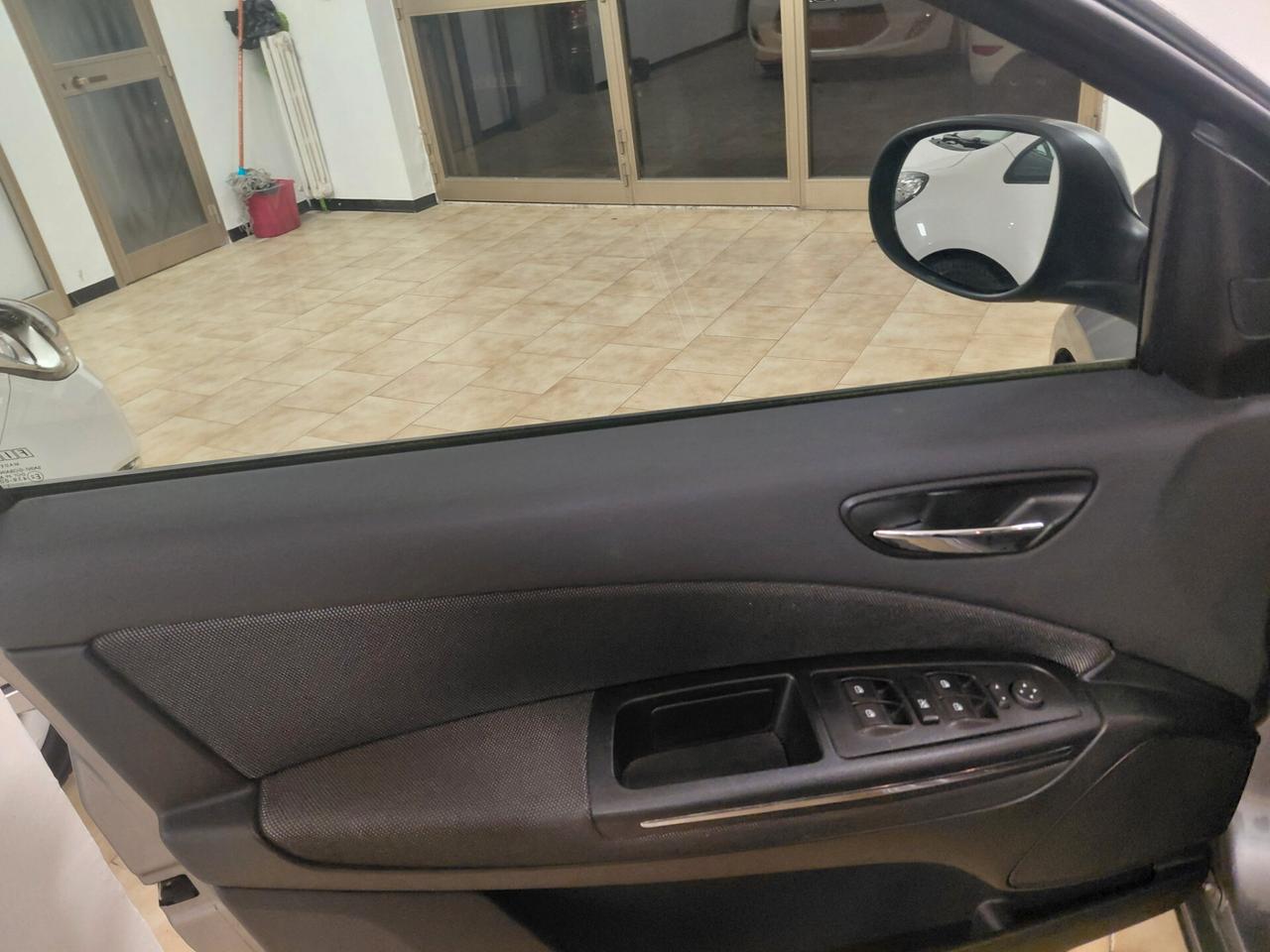 FIAT BRAVO ANNO 2011 DS 1.6 CV 120 ADATTA NEOPATENTATI KM 100 MILA