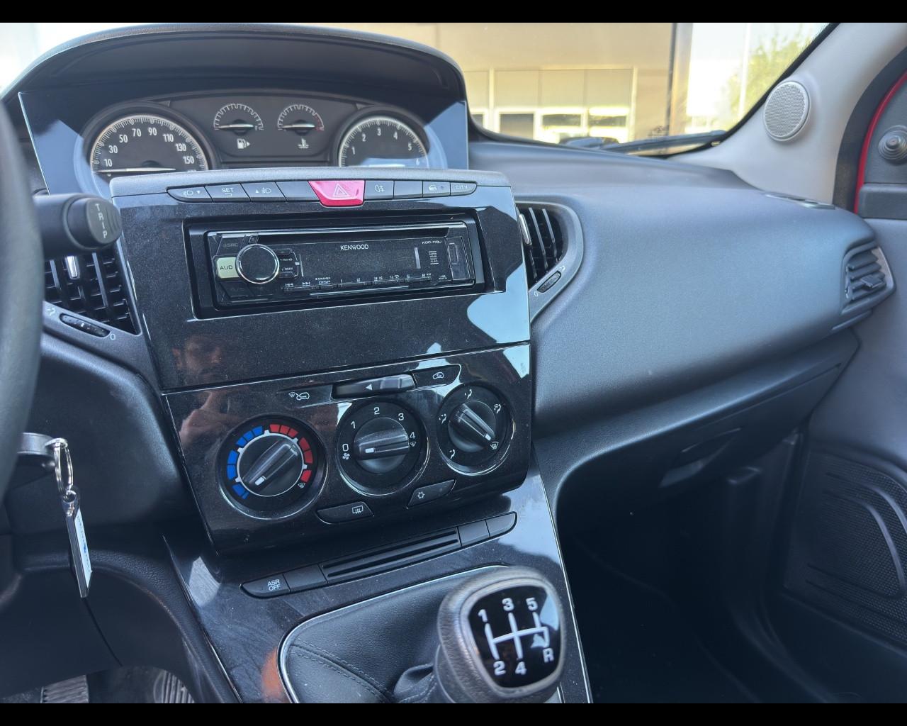 LANCIA Ypsilon 3ª serie - Ypsilon 1.2 69 CV 5 porte Silver