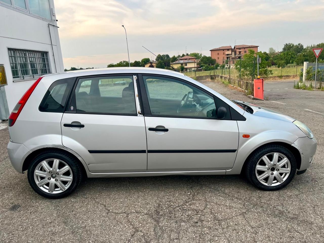 Ford Fiesta 1.2benz 2004 104.000km per neopatentati