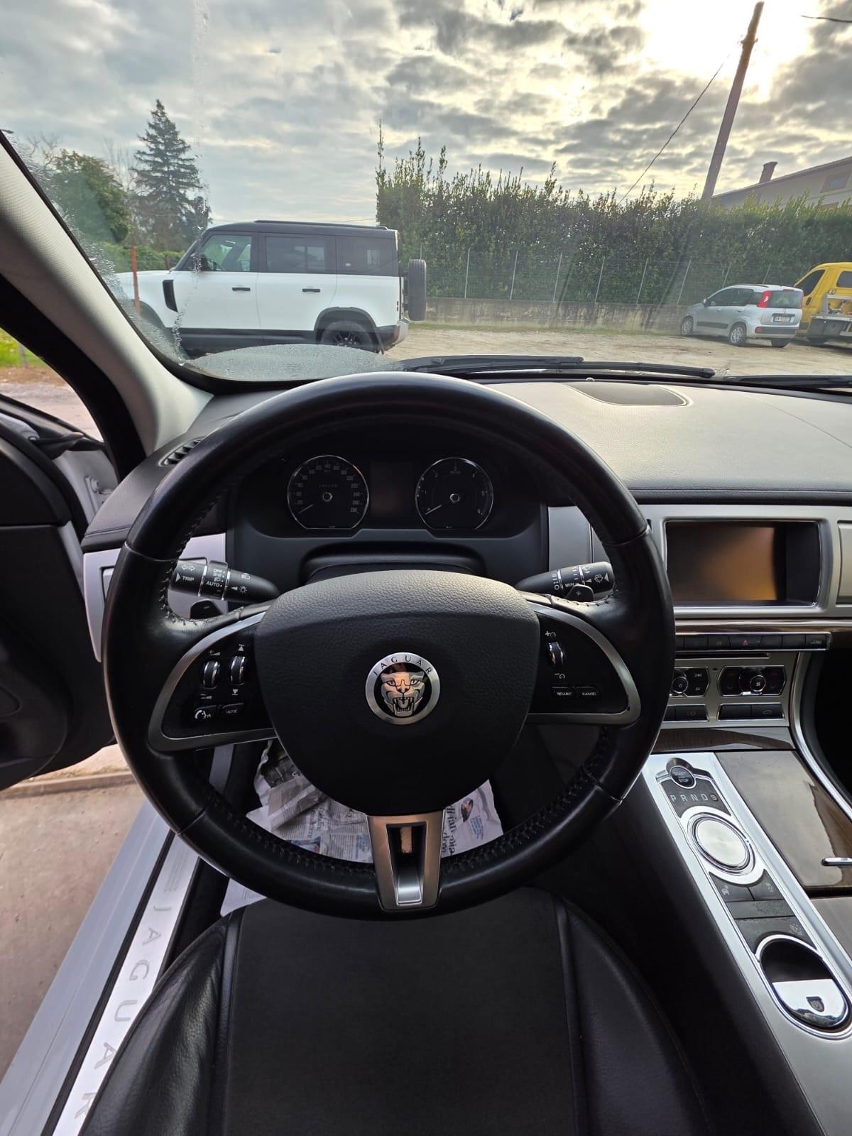 Jaguar XF 2.2 D 190 CV km 119 mila pari al nuovo