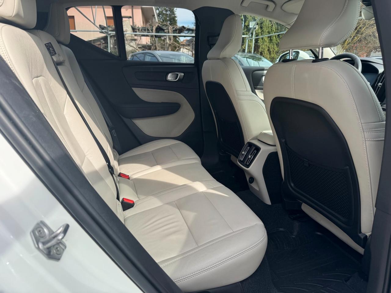 Volvo XC40 T2 Geartronic Momentum Pro