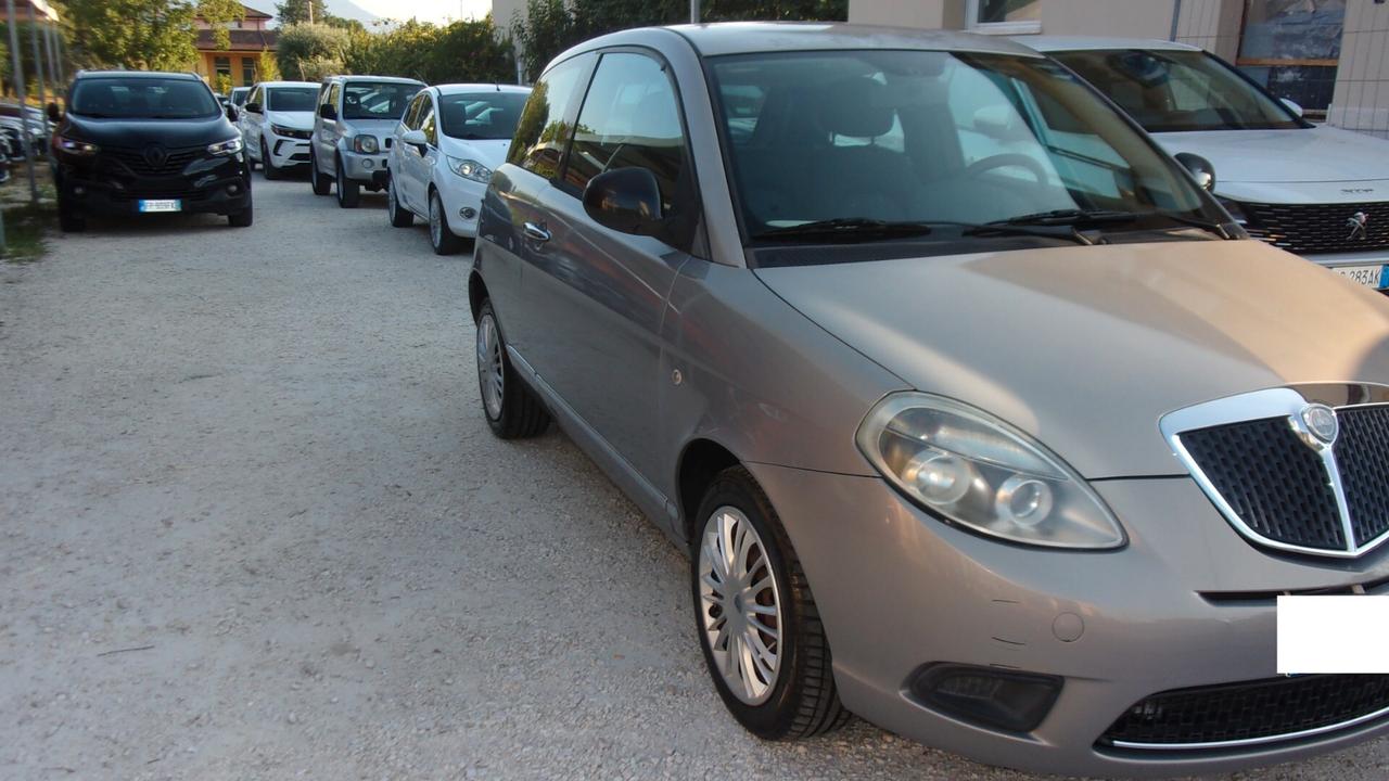 Lancia Ypsilon 1.2 69 CV Unyca