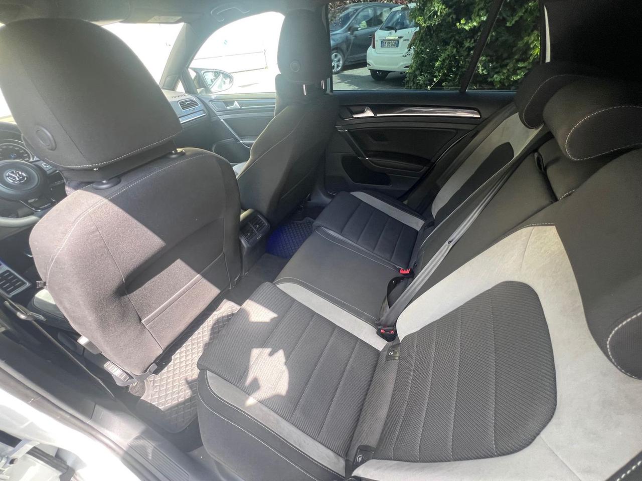 Volkswagen Golf 2.0 TSI R #10432