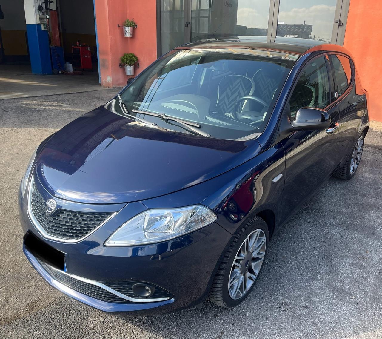 Lancia Ypsilon 1.2 69 CV 5 porte GPL Ecochic Platino