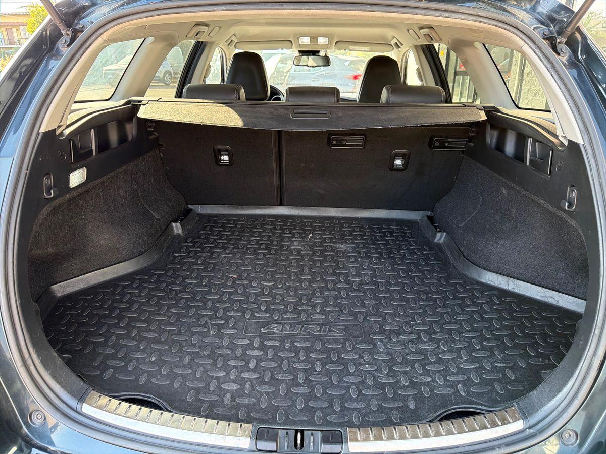 TOYOTA Auris Touring Sports 1.8h Lounge cvt