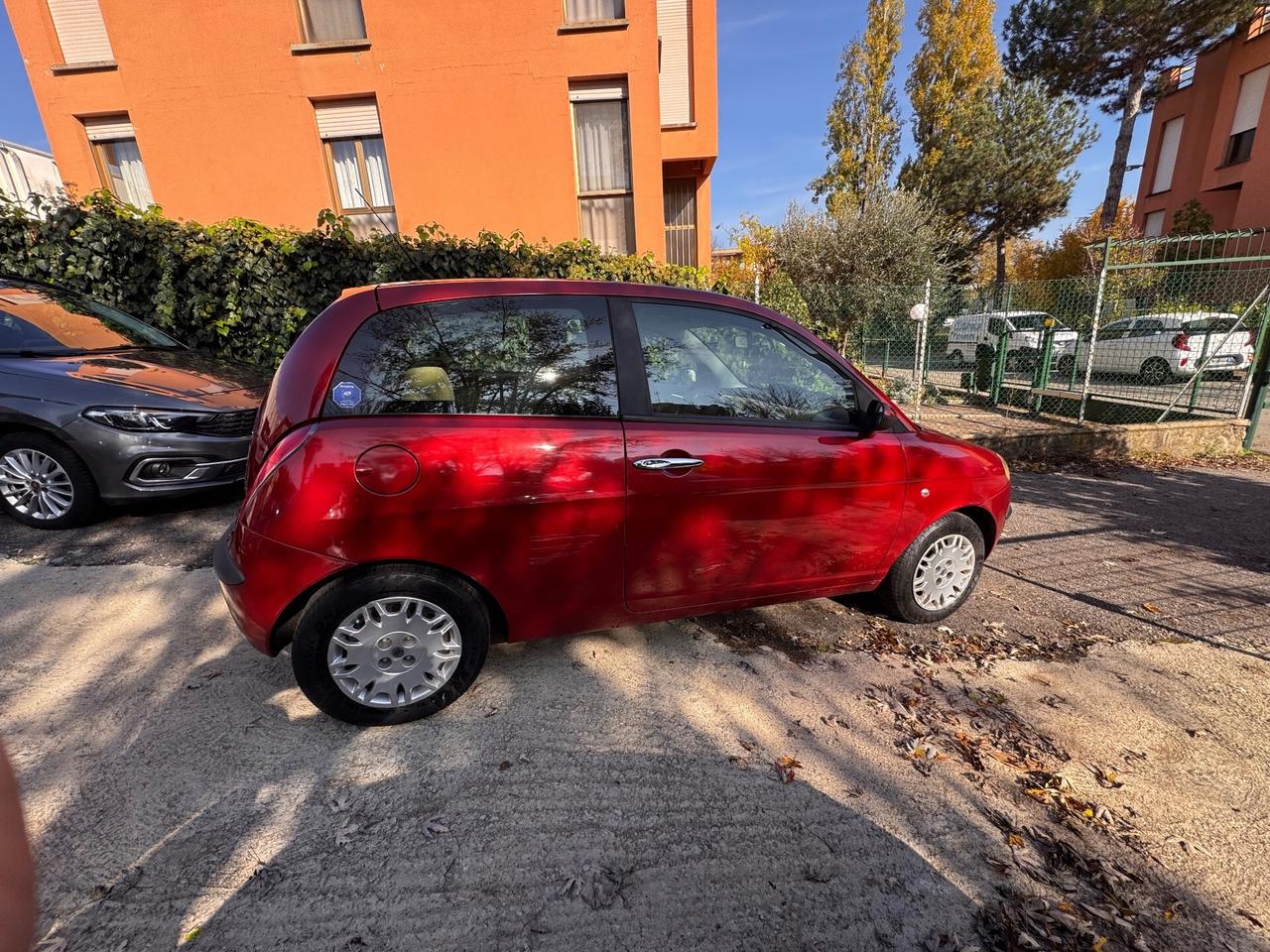 Lancia Ypsilon 1.2 16V Platino
