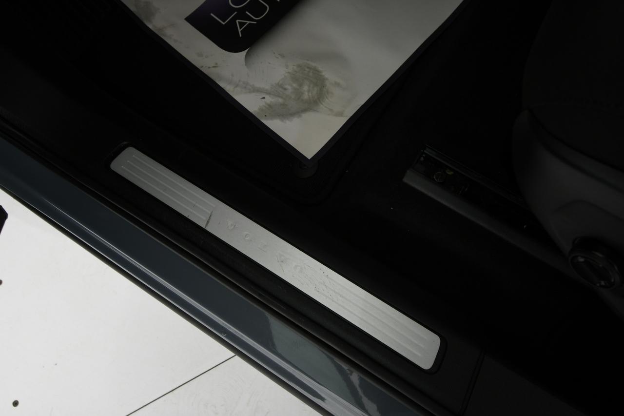 VOLVO XC60 2.0 b4 Momentum awd auto CAMERA+APP CONNECT+FULL LED