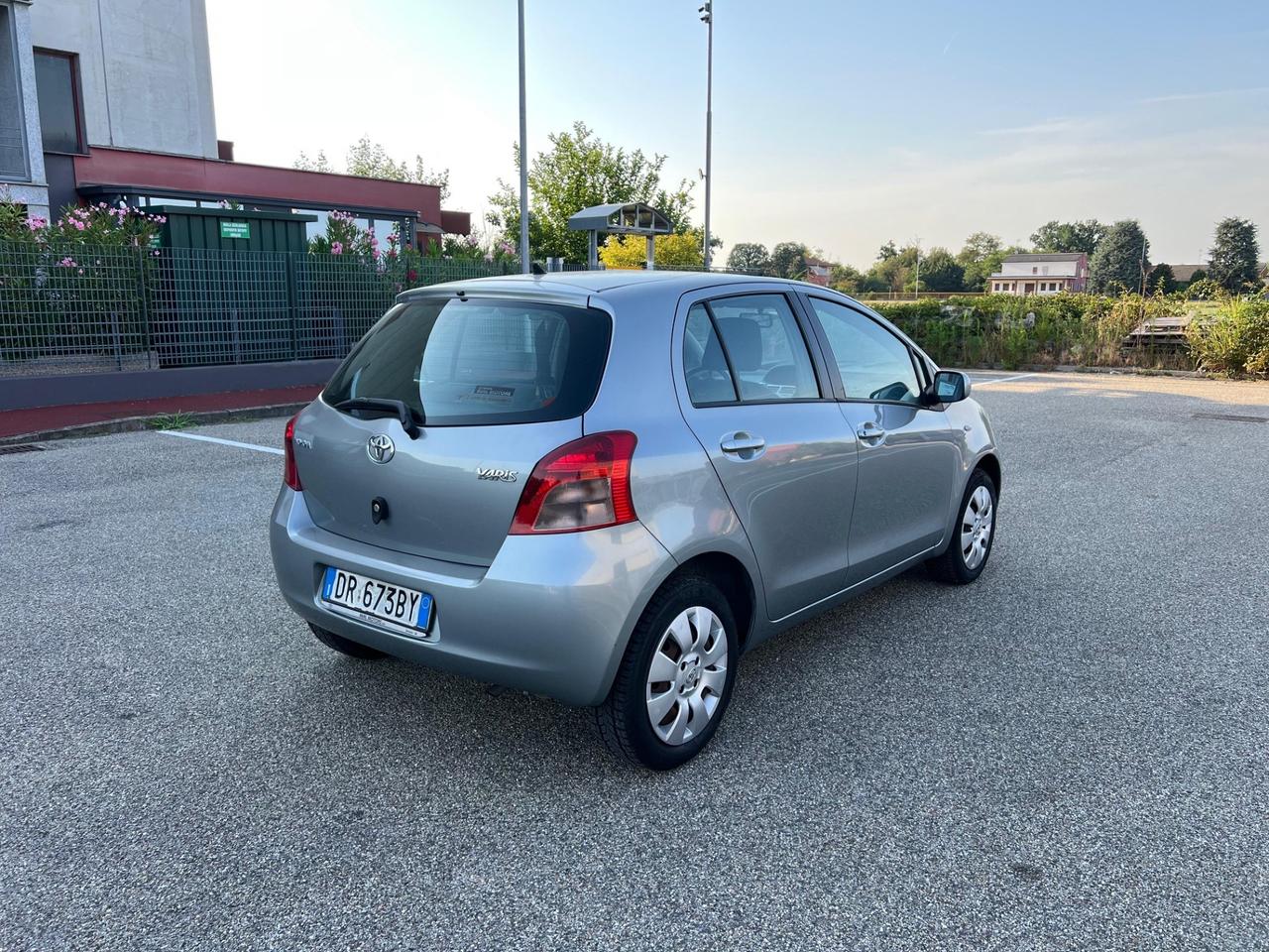 Toyota Yaris 1.0 5 porte Sol