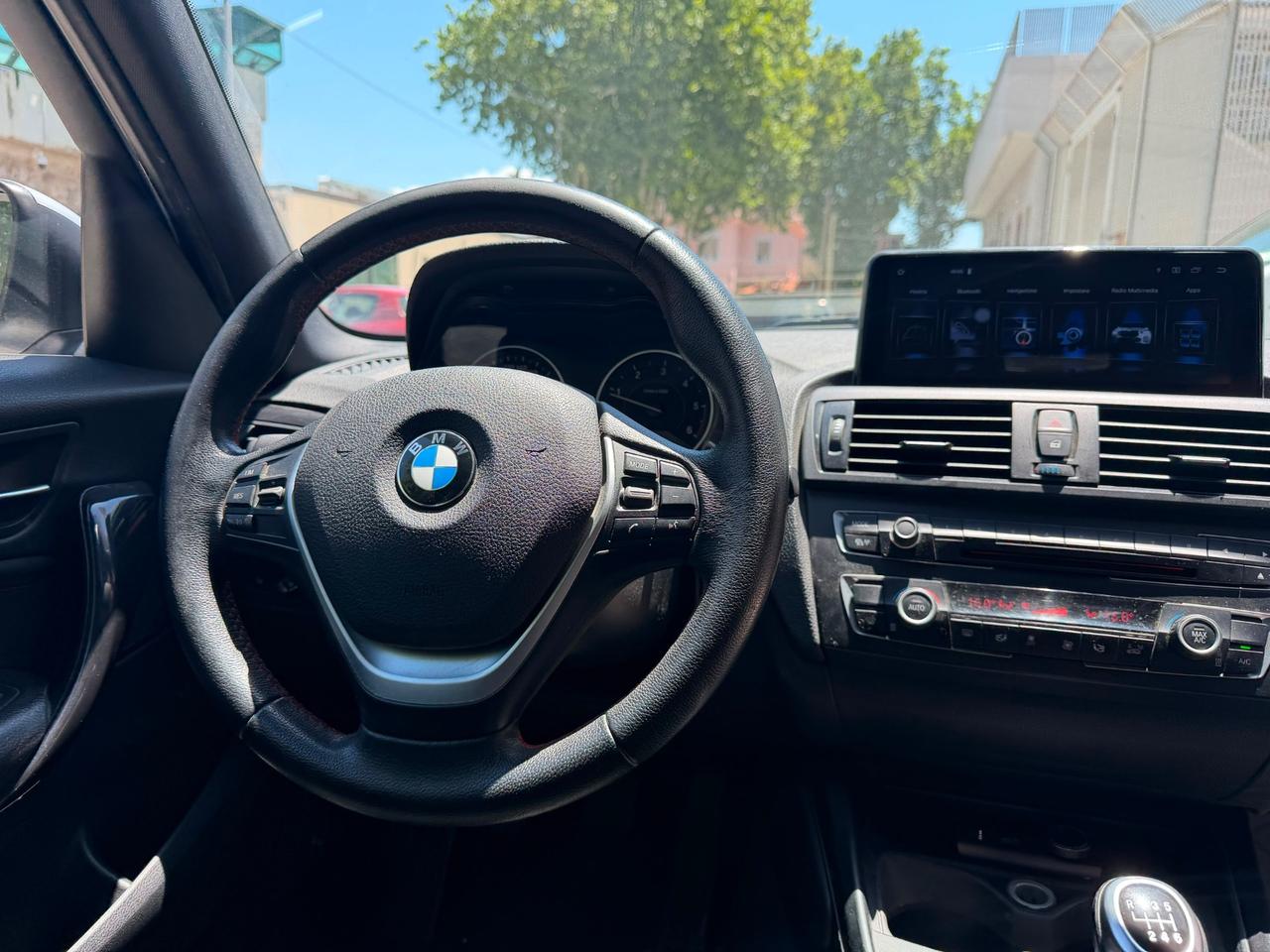 Bmw 118d sport con grande computer e telecamere 118 D