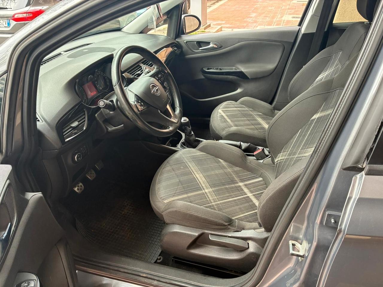 Opel Corsa 1.2 5 porte b-Color