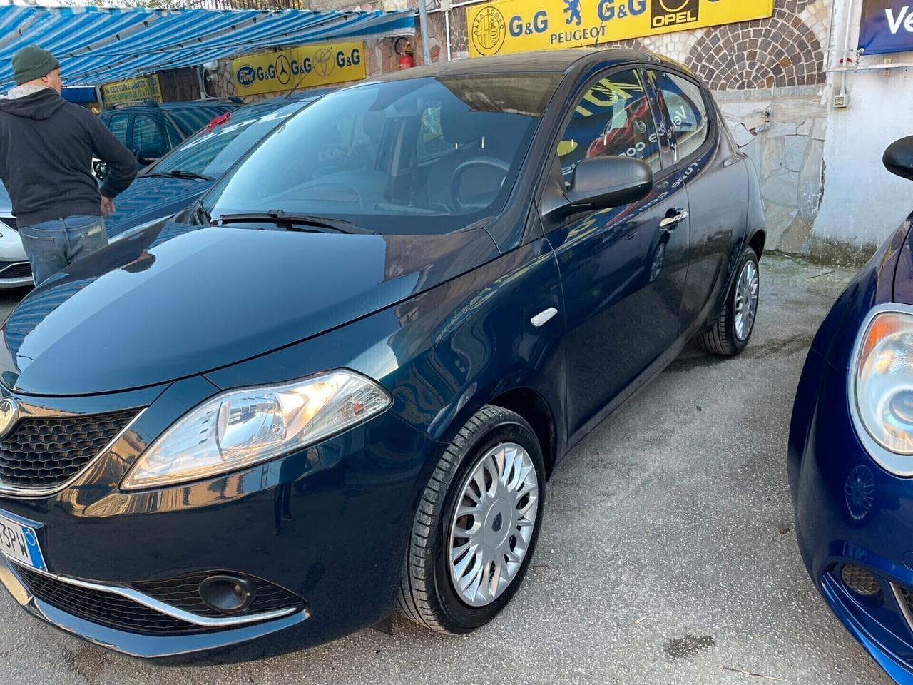 Lancia Ypsilon 1.2 69 CV 5 porte Silver