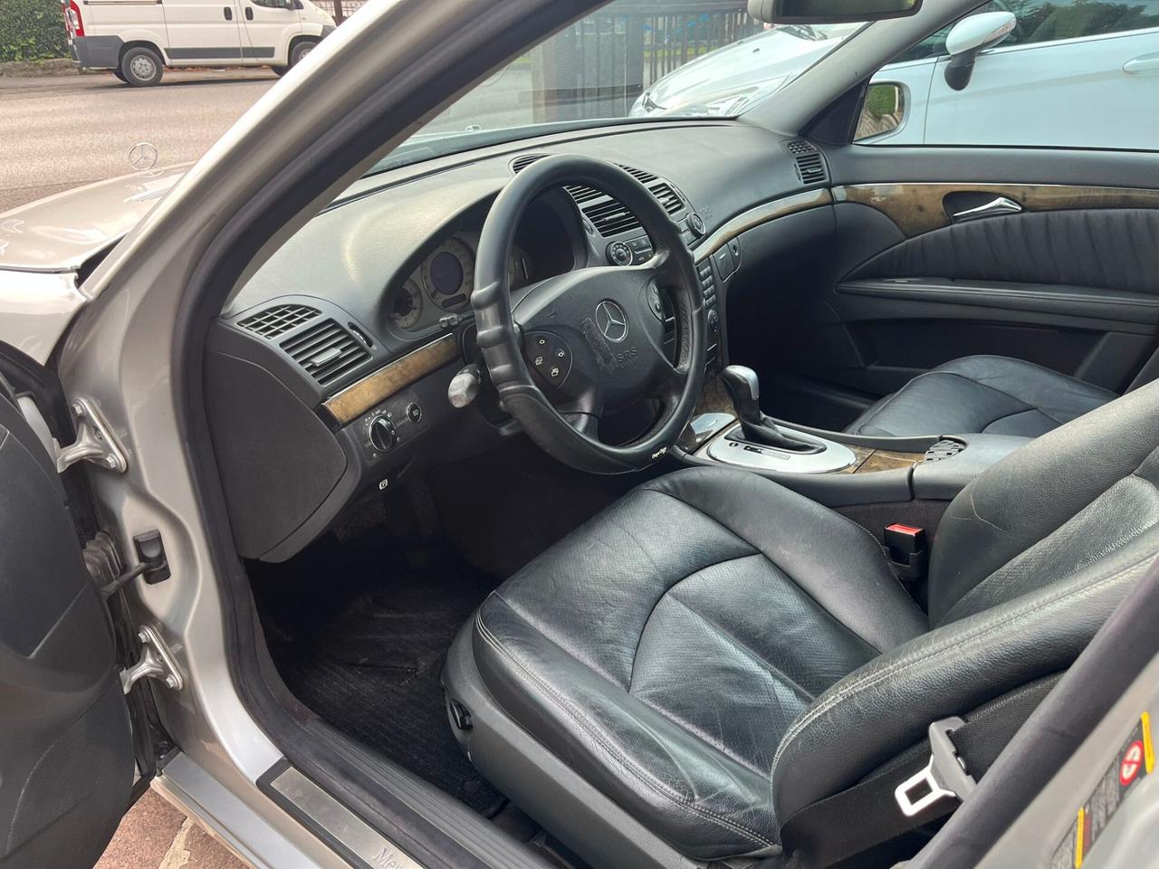 Mercedes-benz E 270 CDI cat Elegance