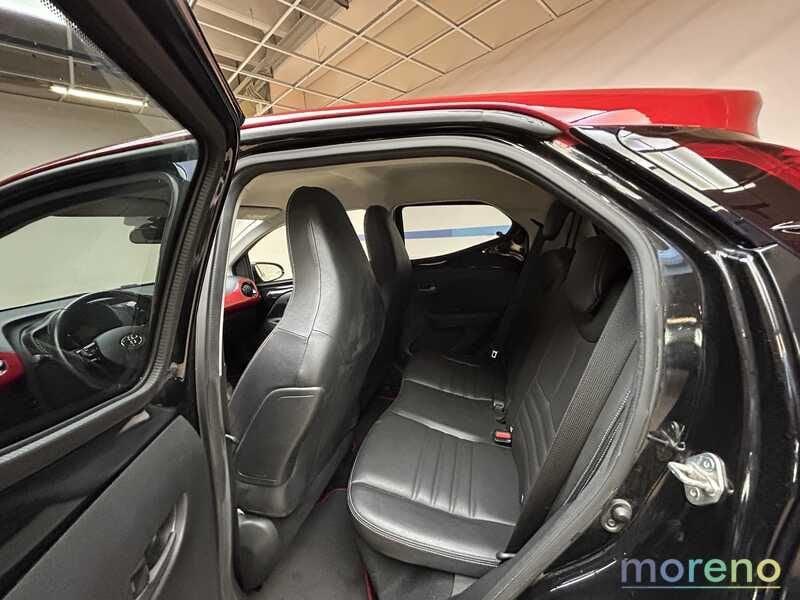 Toyota Aygo 1.0 x-clusiv red pack 72 CV