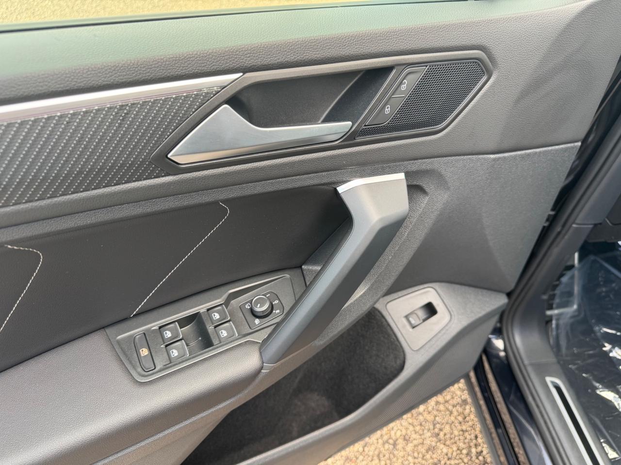 Volkswagen Tiguan 2.0 TDI 150 CV SRC DSG R-Line FULL SERVICE