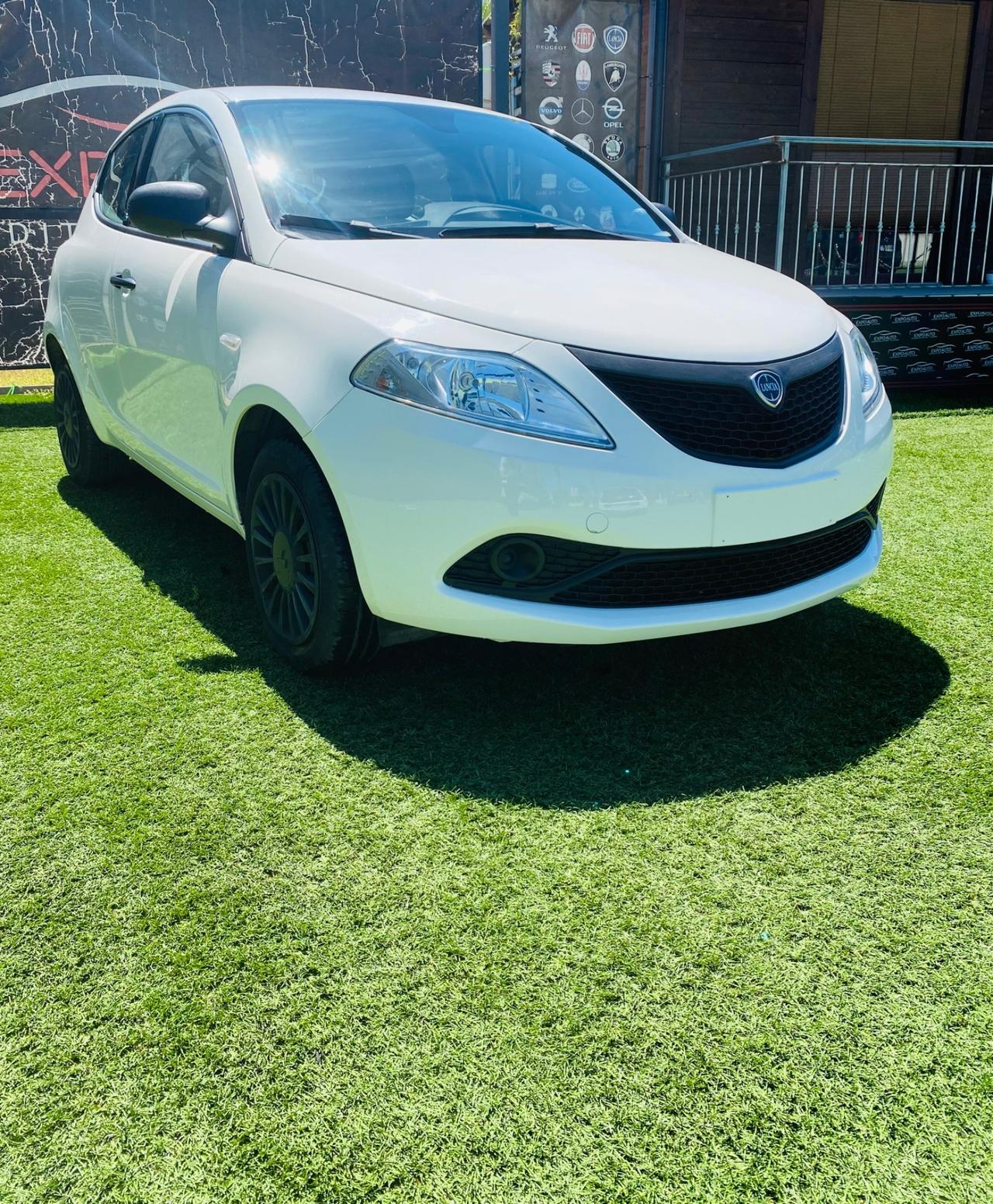 Lancia Ypsilon 1.2 69 CV 5 porte Elefantino Blu