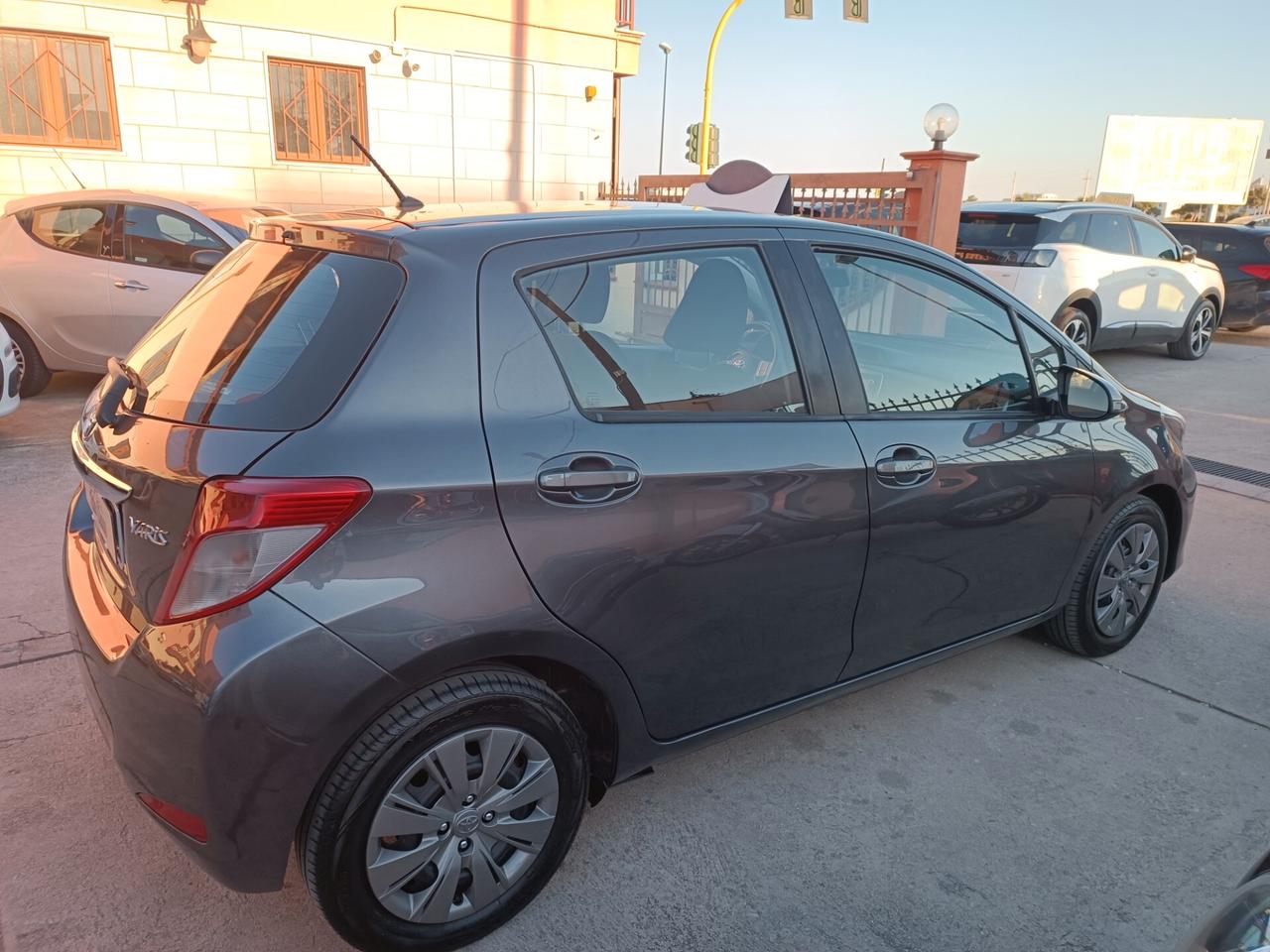 Toyota Yaris 1.0 5 porte
