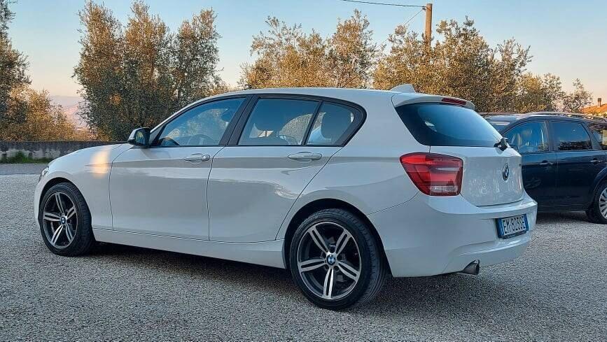 Bmw 118d 5p. Unique