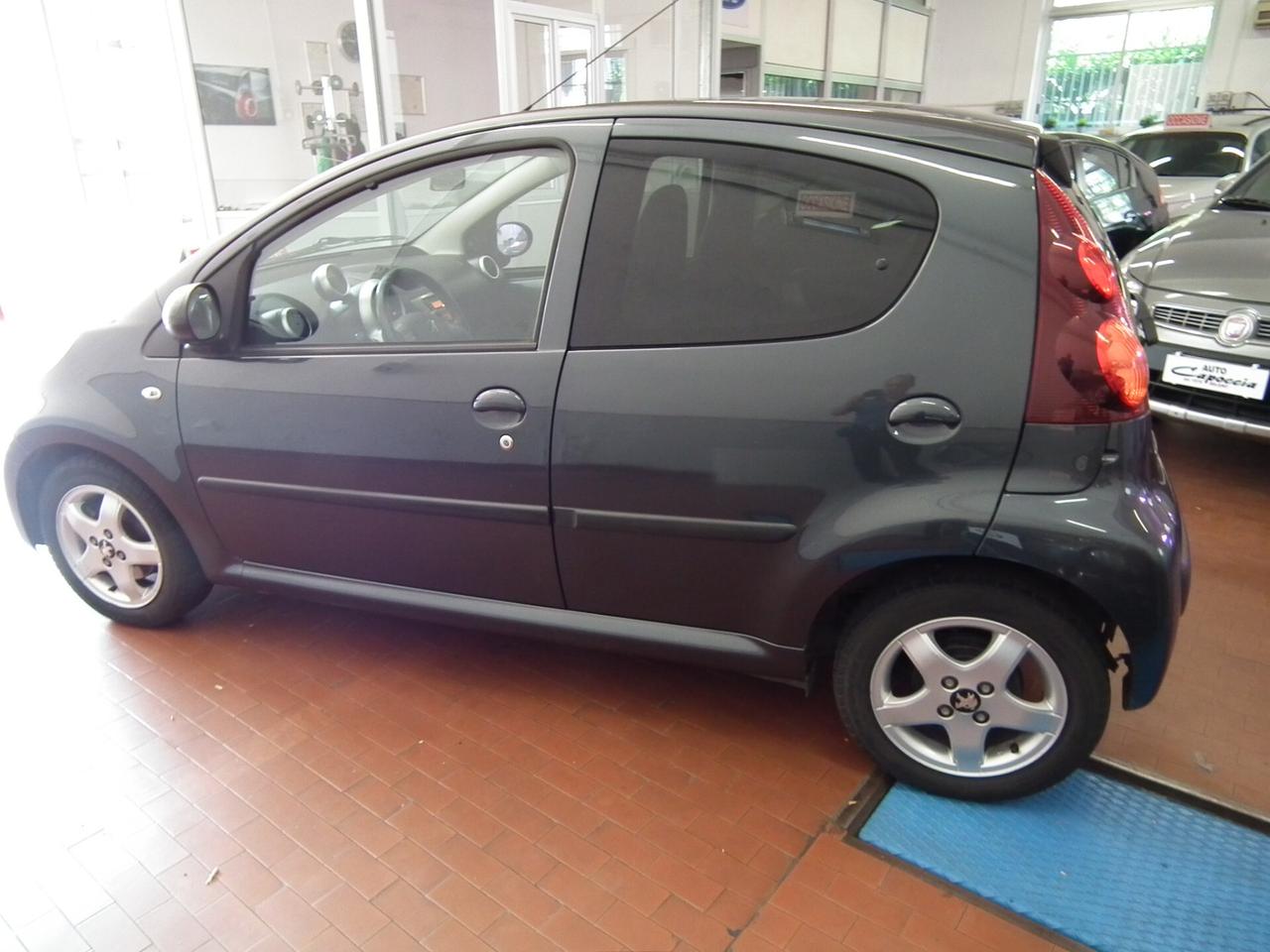Peugeot 107 1.0 BZ 5P AUTOMATICA CON LA FRIZIONE DEL CAMBIO AUTOMATICO NUOVA !