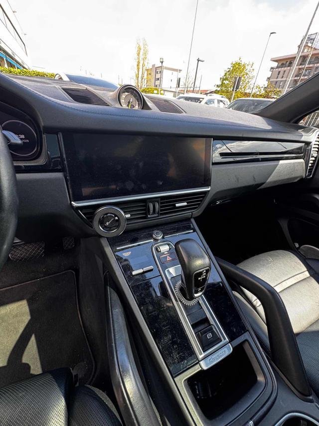 PORSCHE Cayenne Coupé 3.0 V6 E-Hybrid 462CV