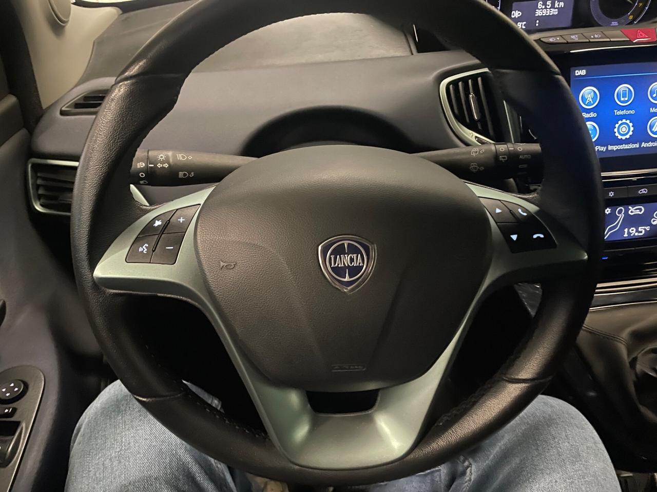 Lancia Ypsilon 1.0 FireFly 5 porte S&S Hybrid Platino