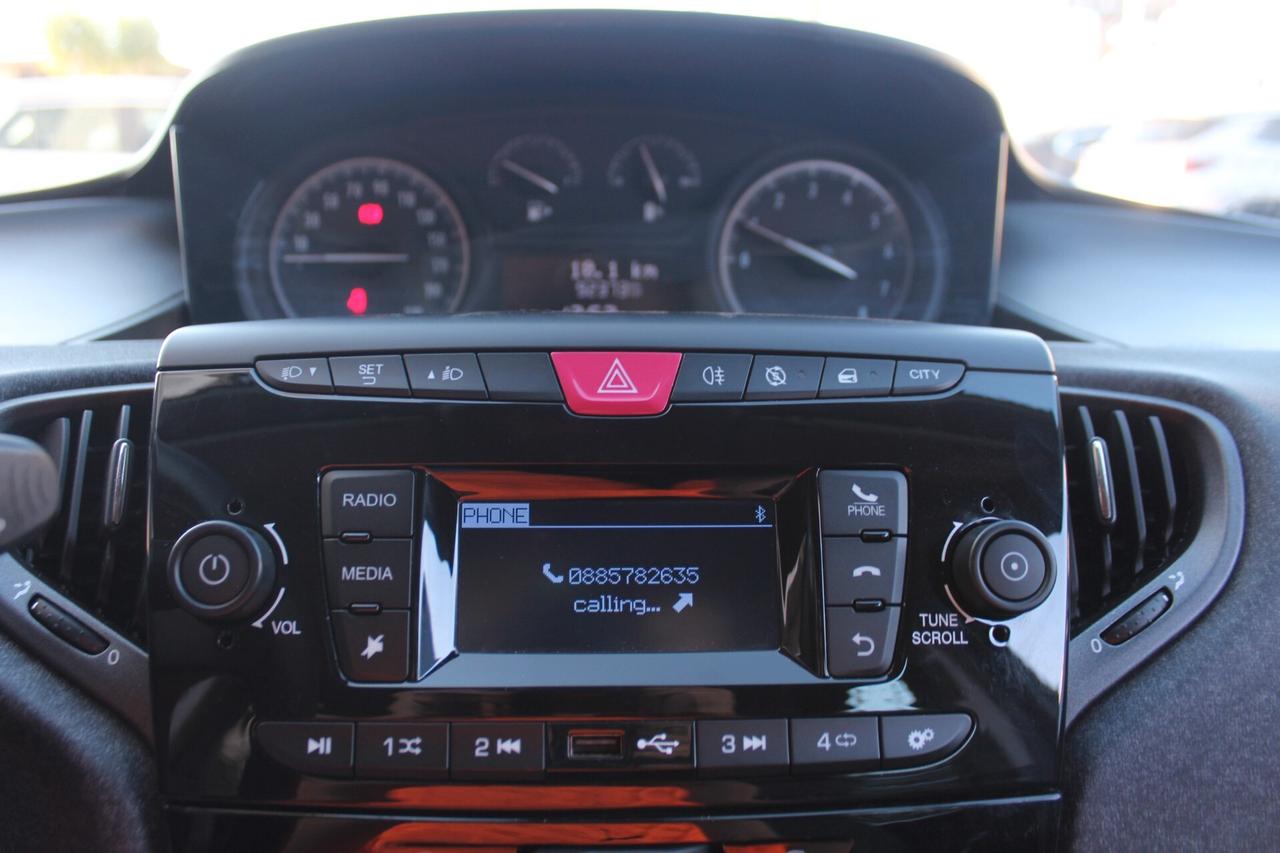 Lancia Ypsilon 1.0 FireFly 5 porte S&S Hybrid Ecochic Silver