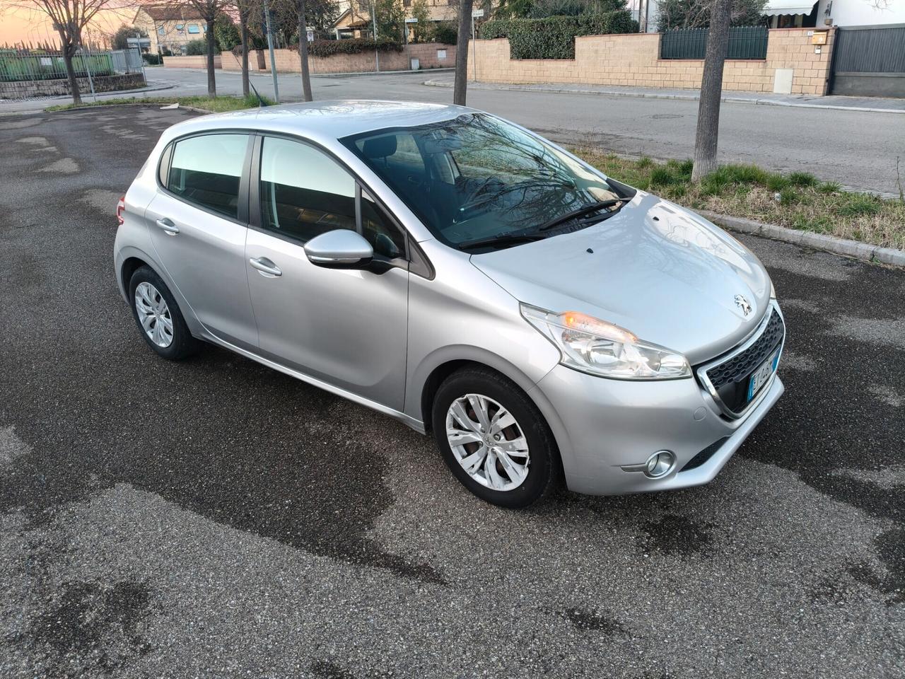 Peugeot 208 1.2 5 porte 2014 SOLO 137.000 KM