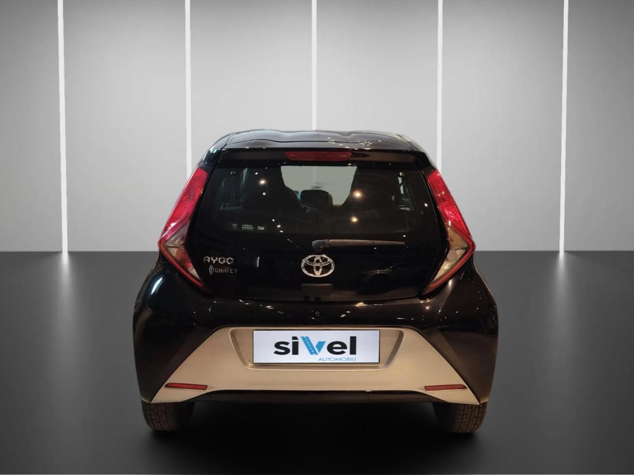 Toyota Aygo Connect 1.0 VVT-i 72 CV 5 porte x-clusiv