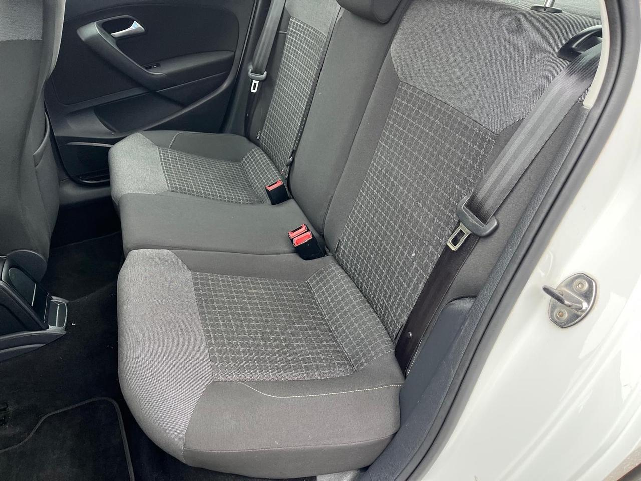 Volkswagen Polo 5P-1.4 tdi DSG-full-2017