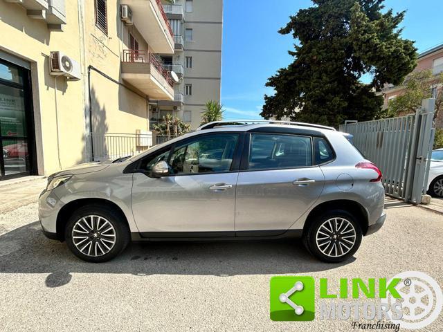 PEUGEOT 2008 .