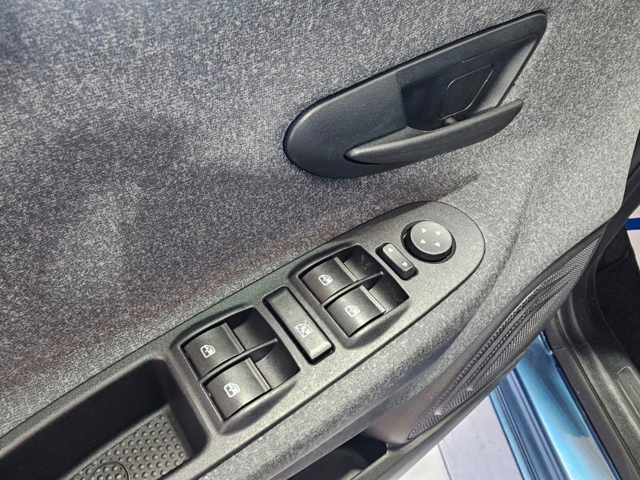 Lancia Ypsilon 1.0 firefly hybrid Silver s&s 70cv 5p.ti
