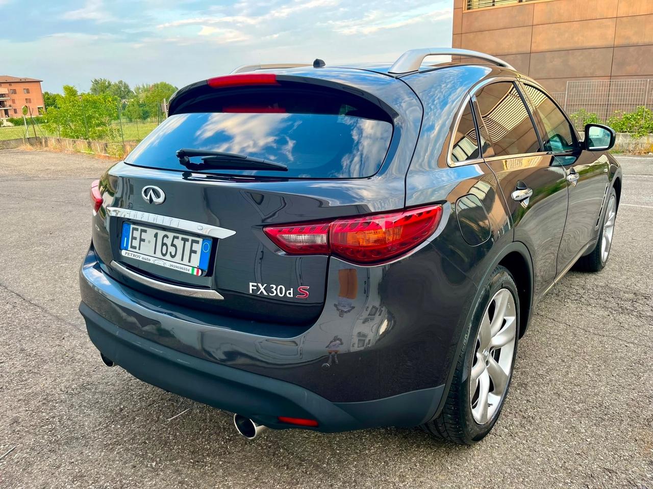 Infiniti FX FX30d S Premium 3.0d 2011 142.000km perfetta