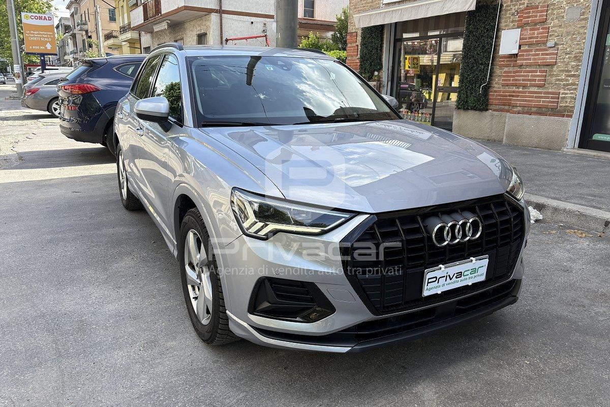 AUDI Q3 40 TDI quattro S tronic Business Advanced